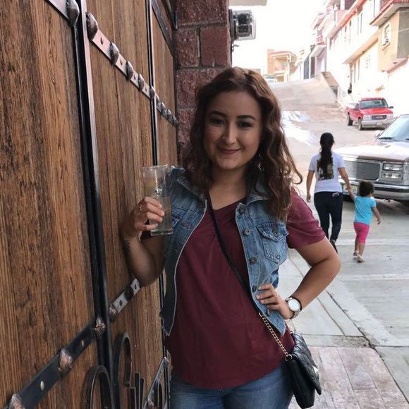 Meet your Posher, Rocio - Picture 1 of 1